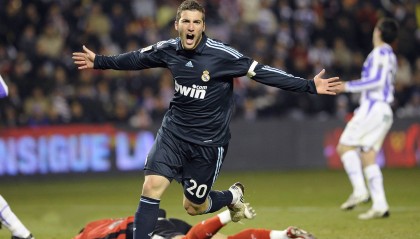 九游娱乐网站体验棒-英雄联盟 赛季中期数据分析公布，英雄联盟 赛季中期数据分析公布了吗