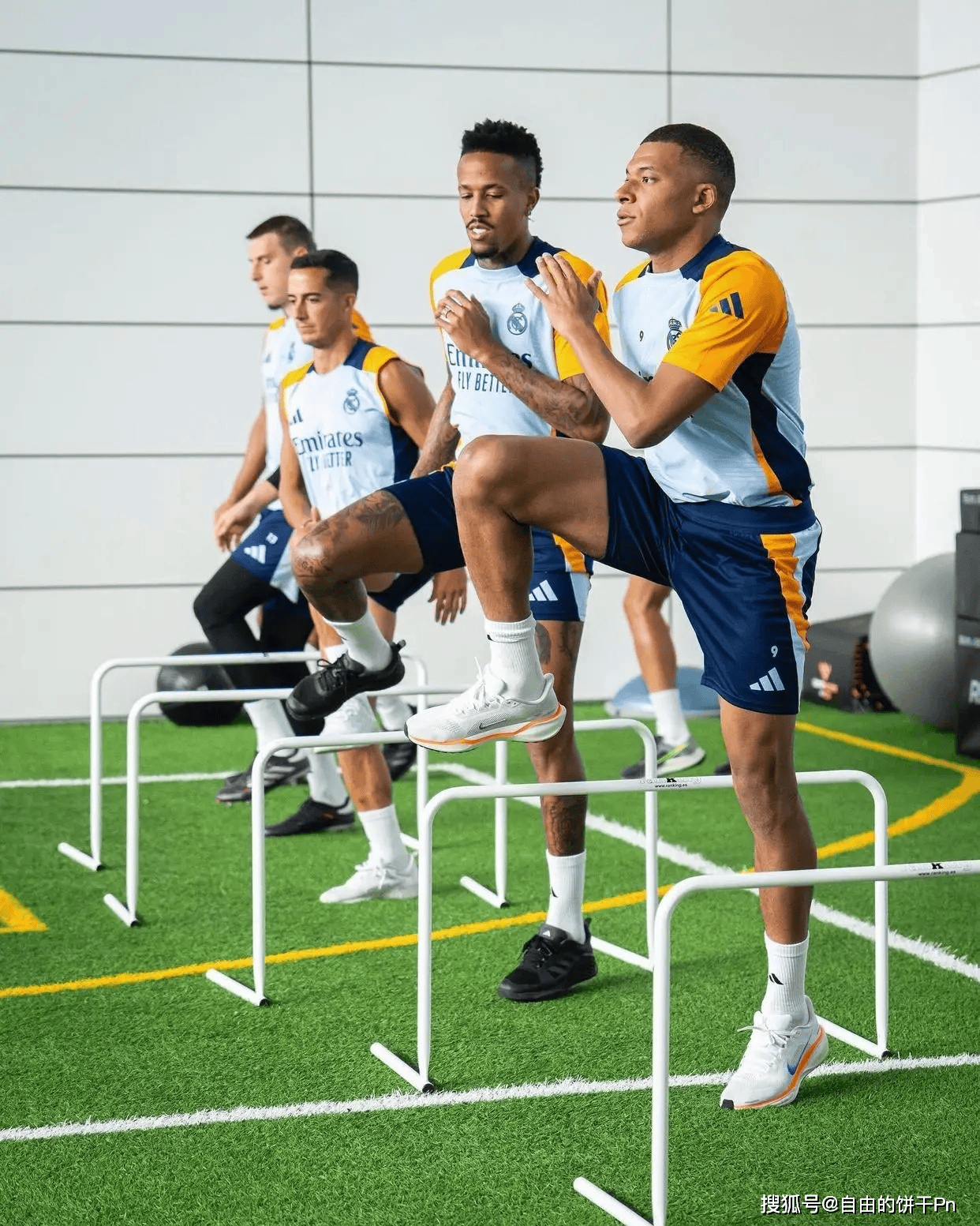 九游会-包含球员个人品牌发展:从篮球明星到全球偶像的词条