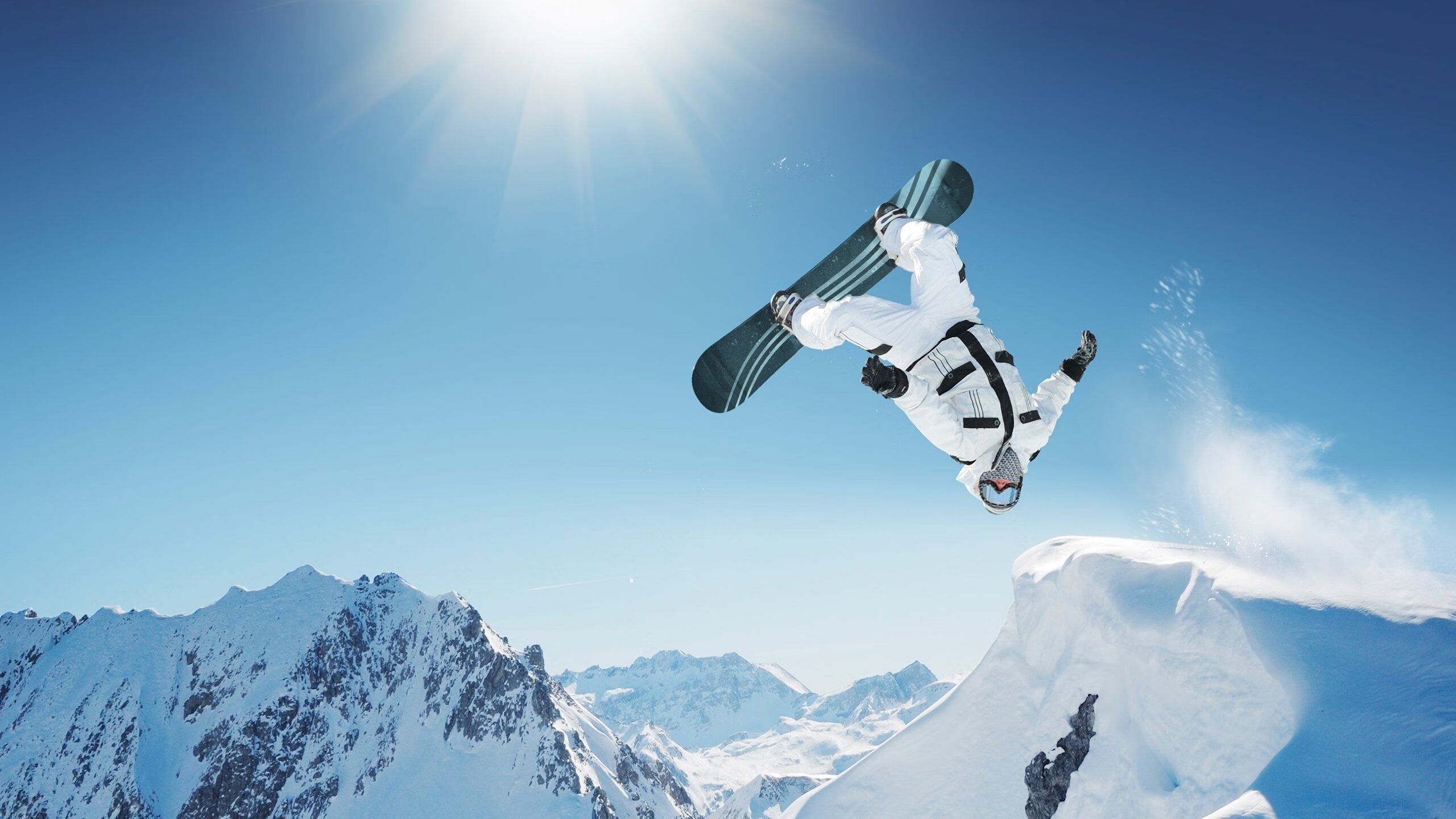 “激烈角逐，生死相搏：季后赛关键战役火热开启”